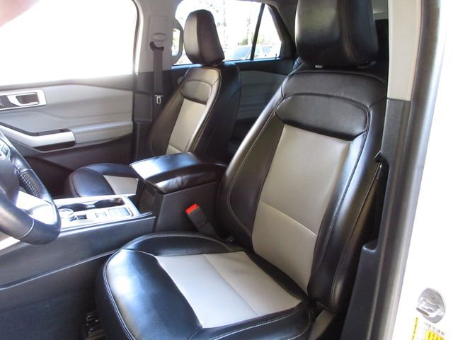 Certified 2022 Ford Explorer XLT w/ Equipment Group 202A image 11