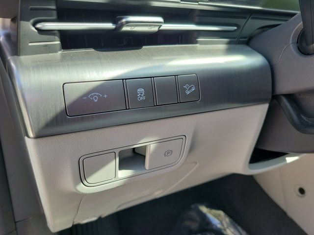 Certified 2024 Hyundai Kona SEL w/ Convenience Package AWD/4WD image 18