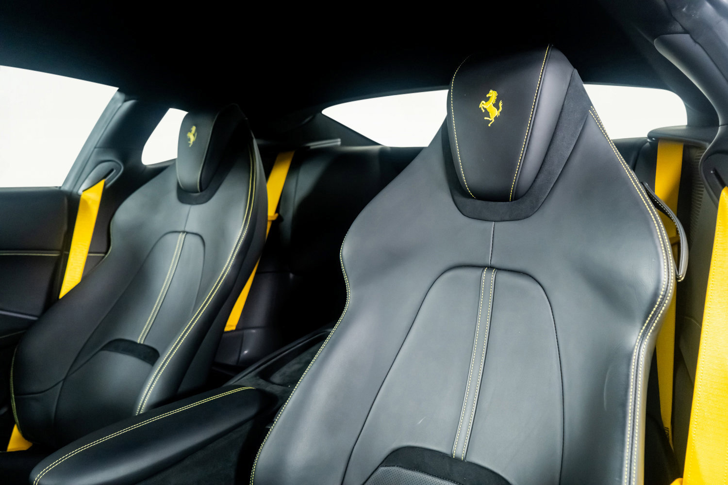 Used 2022 Ferrari Roma image 3