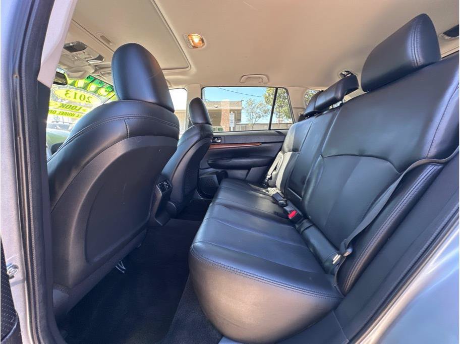 Used 2013 Subaru Outback 3.6R Limited AWD/4WD image 13