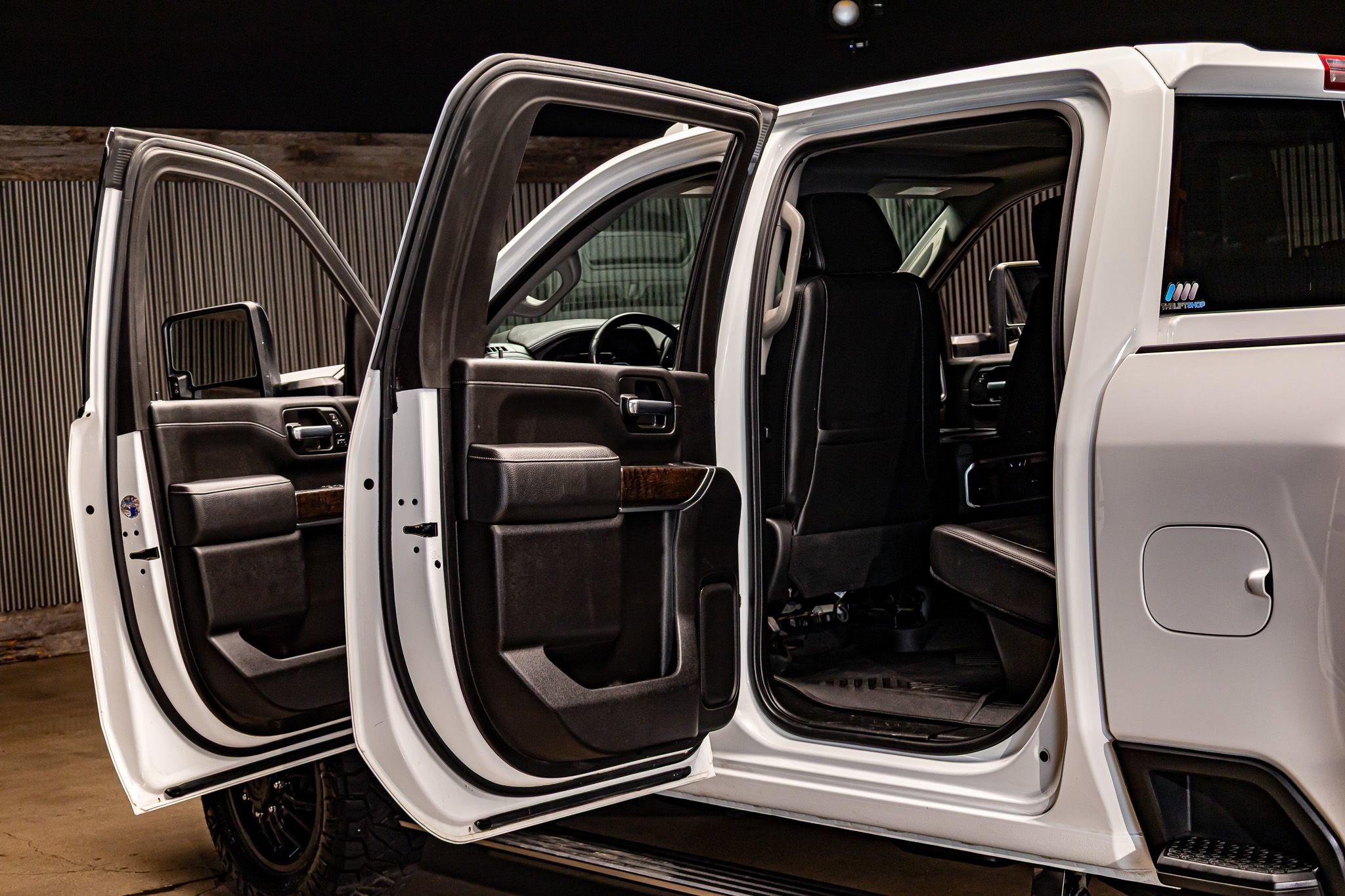 Used 2023 GMC Sierra 3500 Denali w/ Denali Ultimate Package image 27