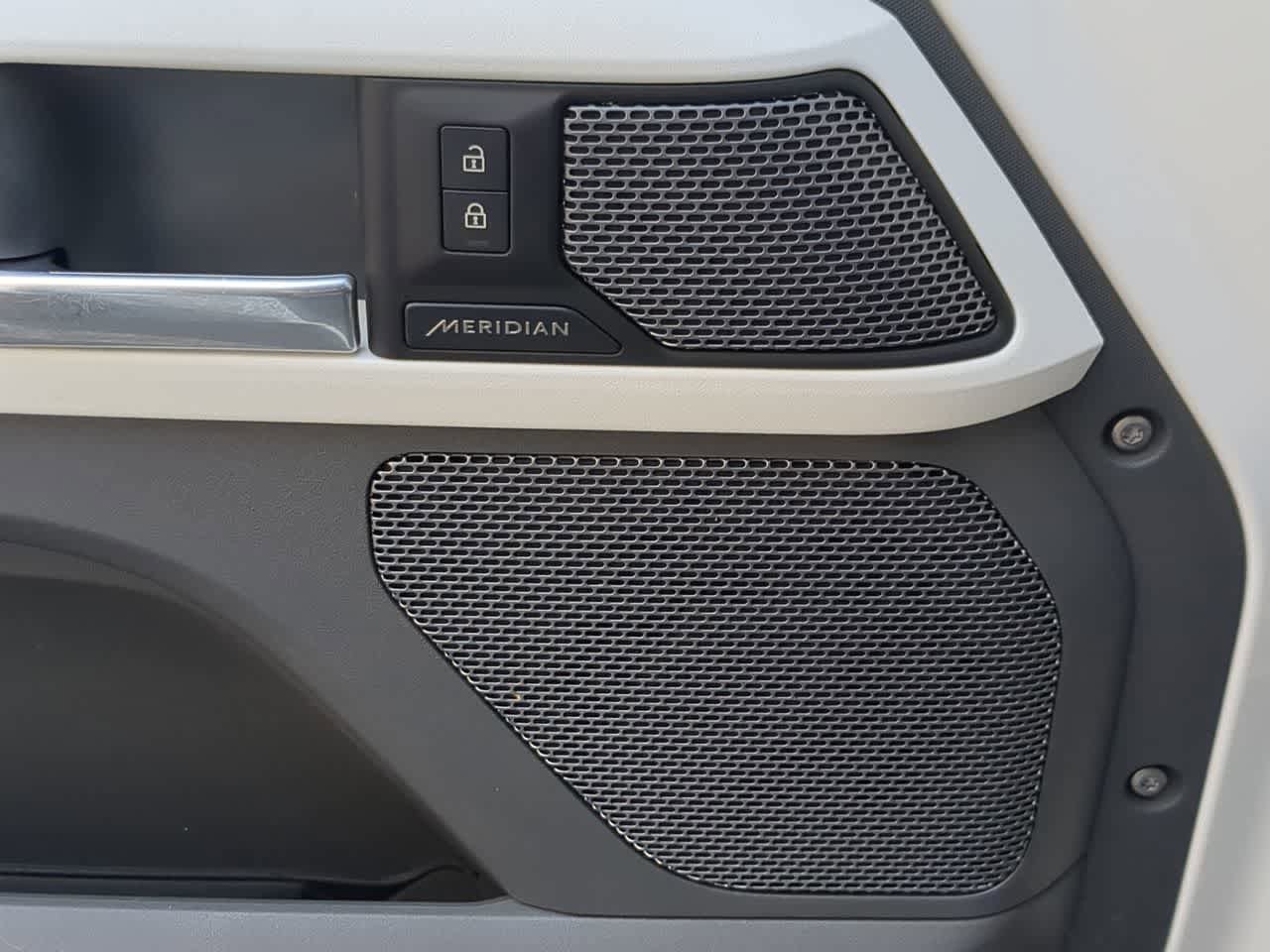 Used 2022 Land Rover Defender 110 S image 33