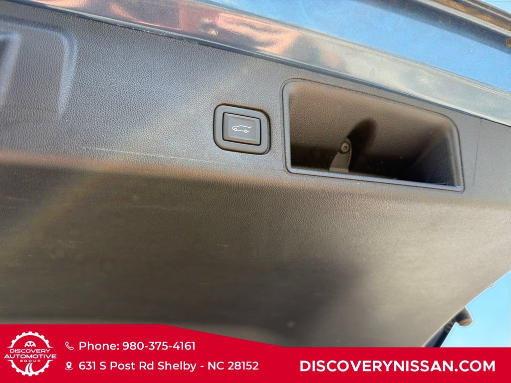 Used 2024 GMC Terrain SLT AWD/4WD image 35