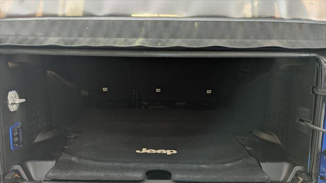 Used 2015 Jeep Wrangler Unlimited Sahara w/ Connectivity Group image 18