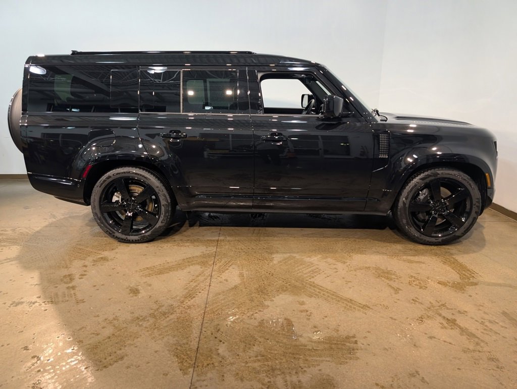 New 2026 Land Rover Defender 130 X-Dynamic SE image 6