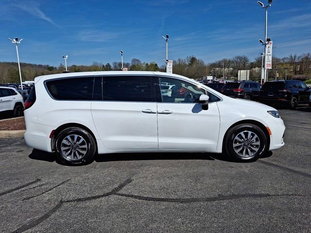 Used 2023 Chrysler Pacifica Touring-L image 9