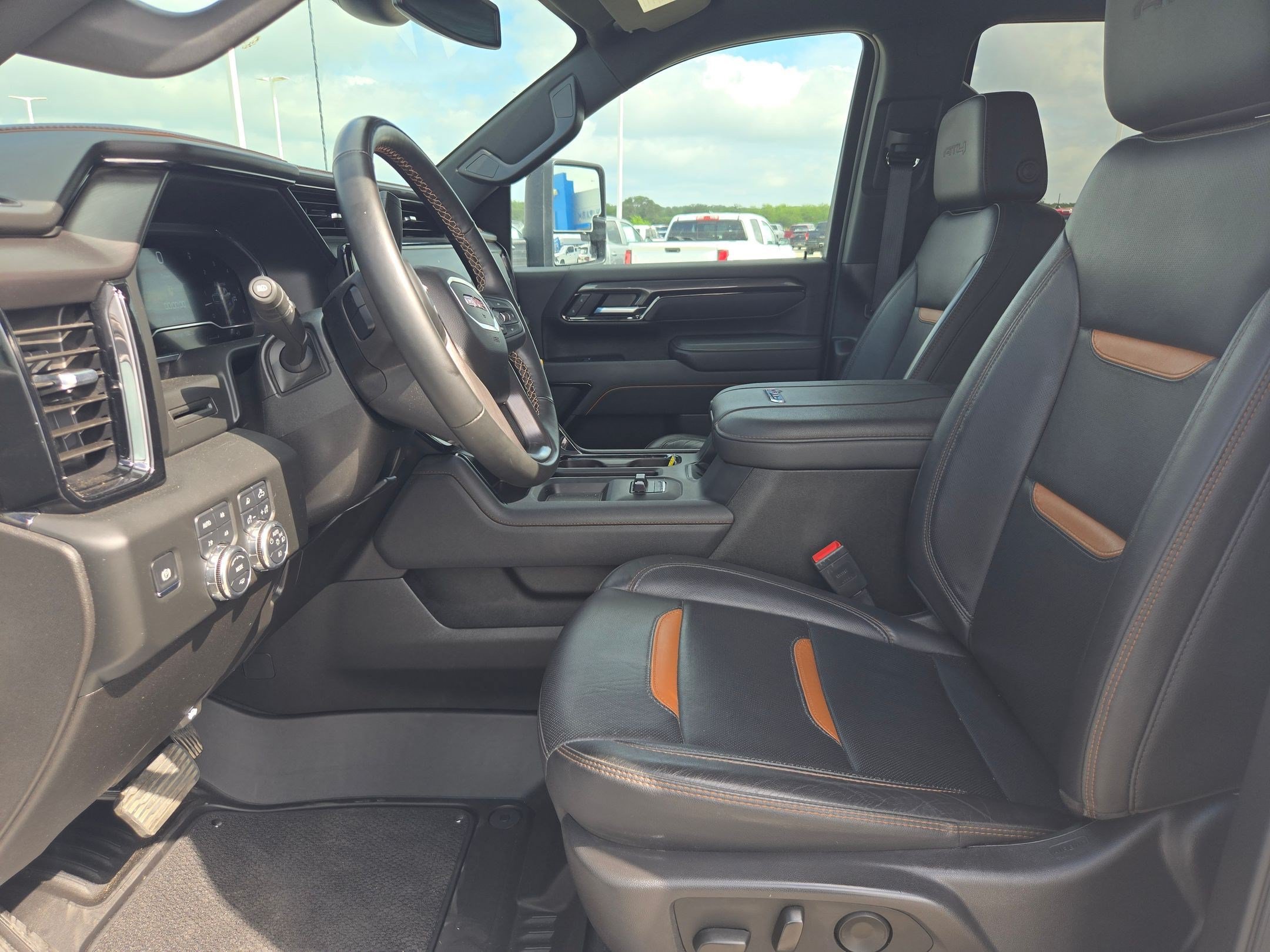 Used 2025 GMC Sierra 2500 AT4 AWD/4WD image 10