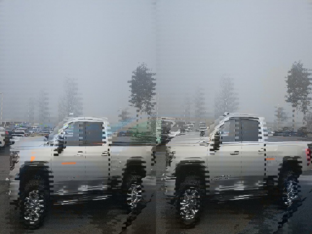 Used 2022 GMC Sierra 3500 Denali w/ Denali Ultimate Package image 2