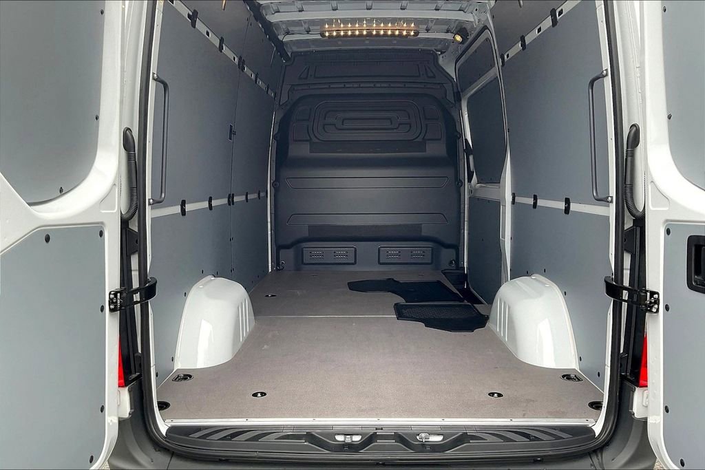 Used 2026 Mercedes-Benz Sprinter 2500 image 9