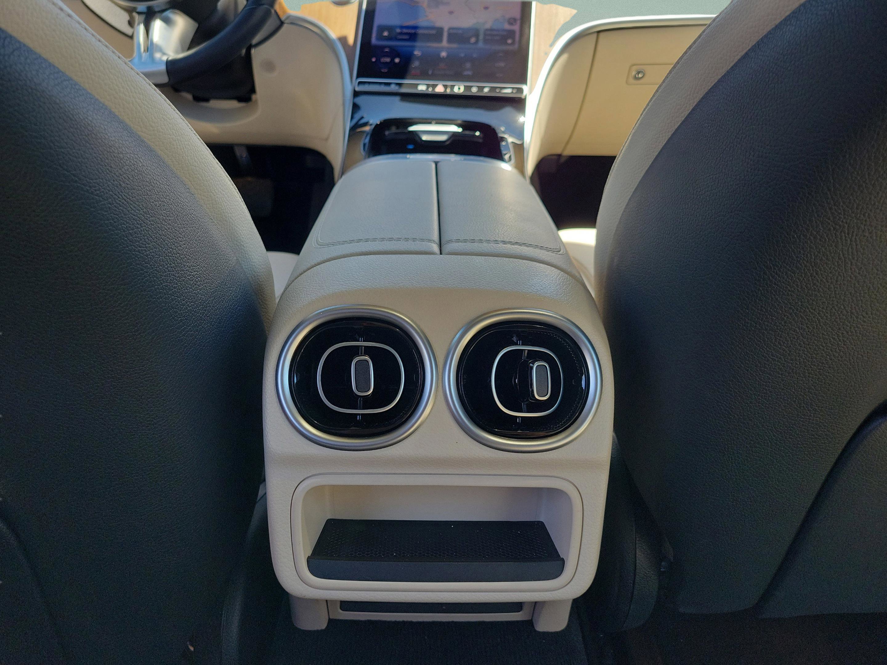 Used 2023 Mercedes-Benz C 300 Sedan image 11