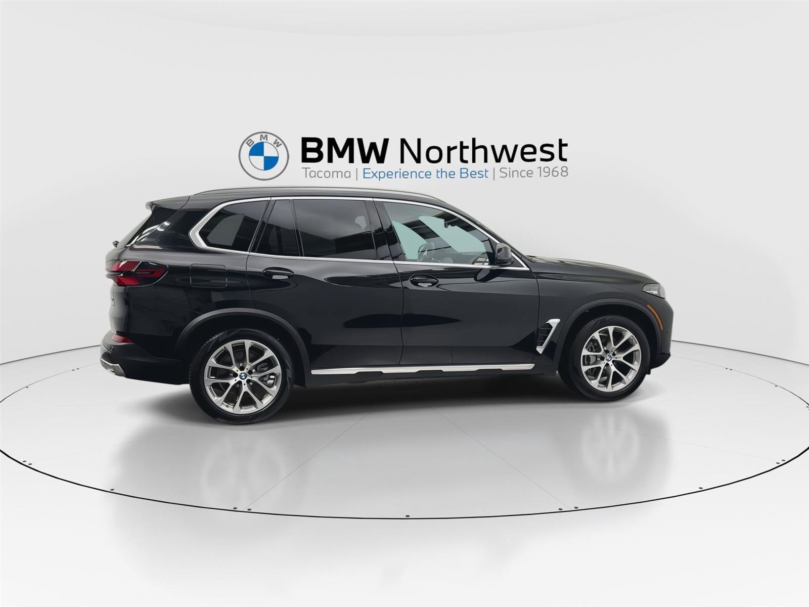 Used 2024 BMW X5 xDrive40i w/ Parking Assistance Package image 4