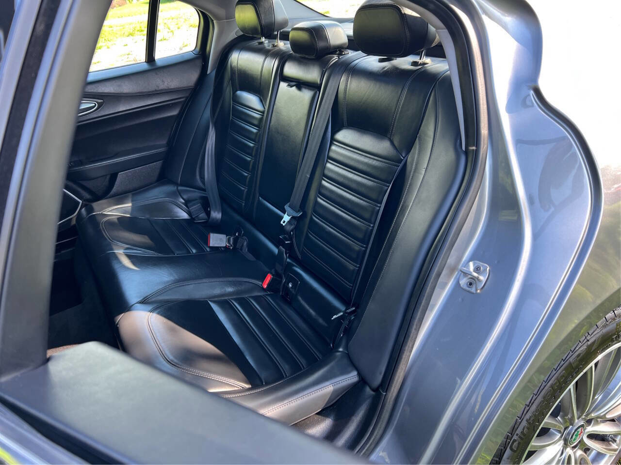 Used 2018 Alfa Romeo Giulia Ti w/ Quick Order Package 22X Lusso image 10