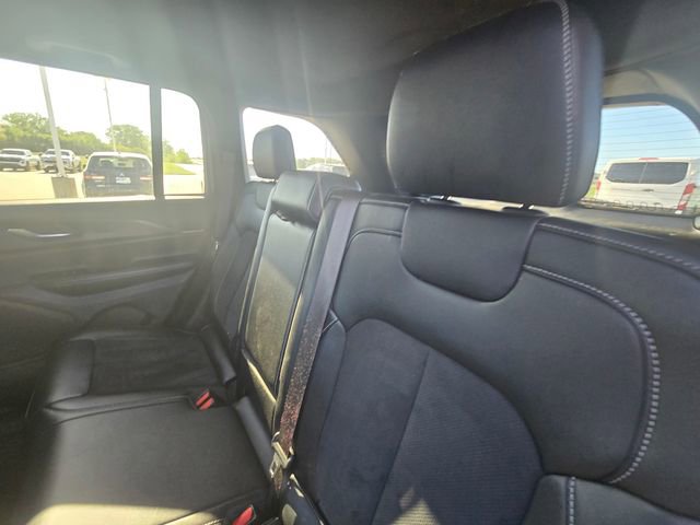 Used 2025 Jeep Grand Cherokee Altitude AWD/4WD image 13