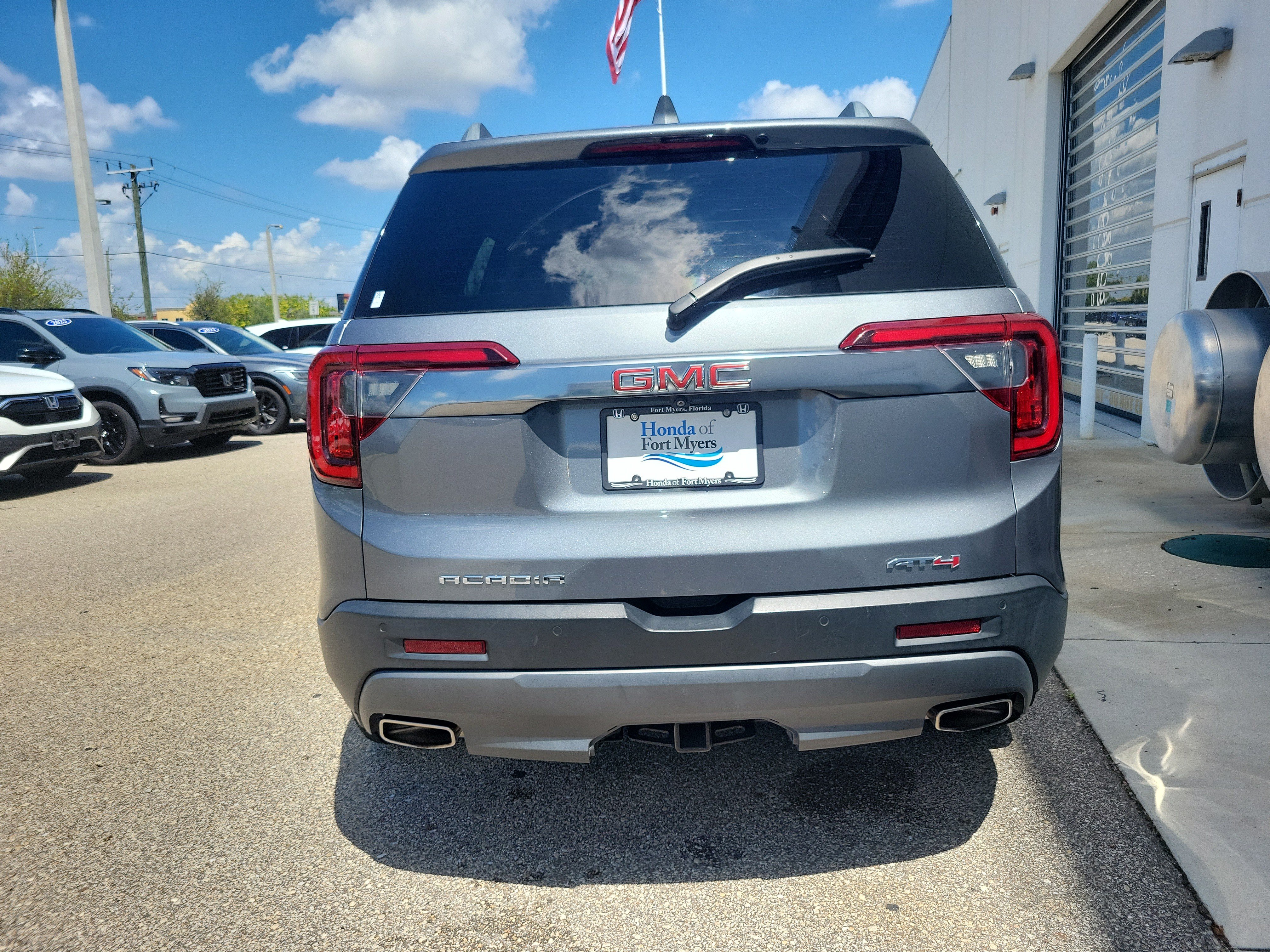 Used 2022 GMC Acadia AT4 w/ Preferred Package AWD/4WD image 5