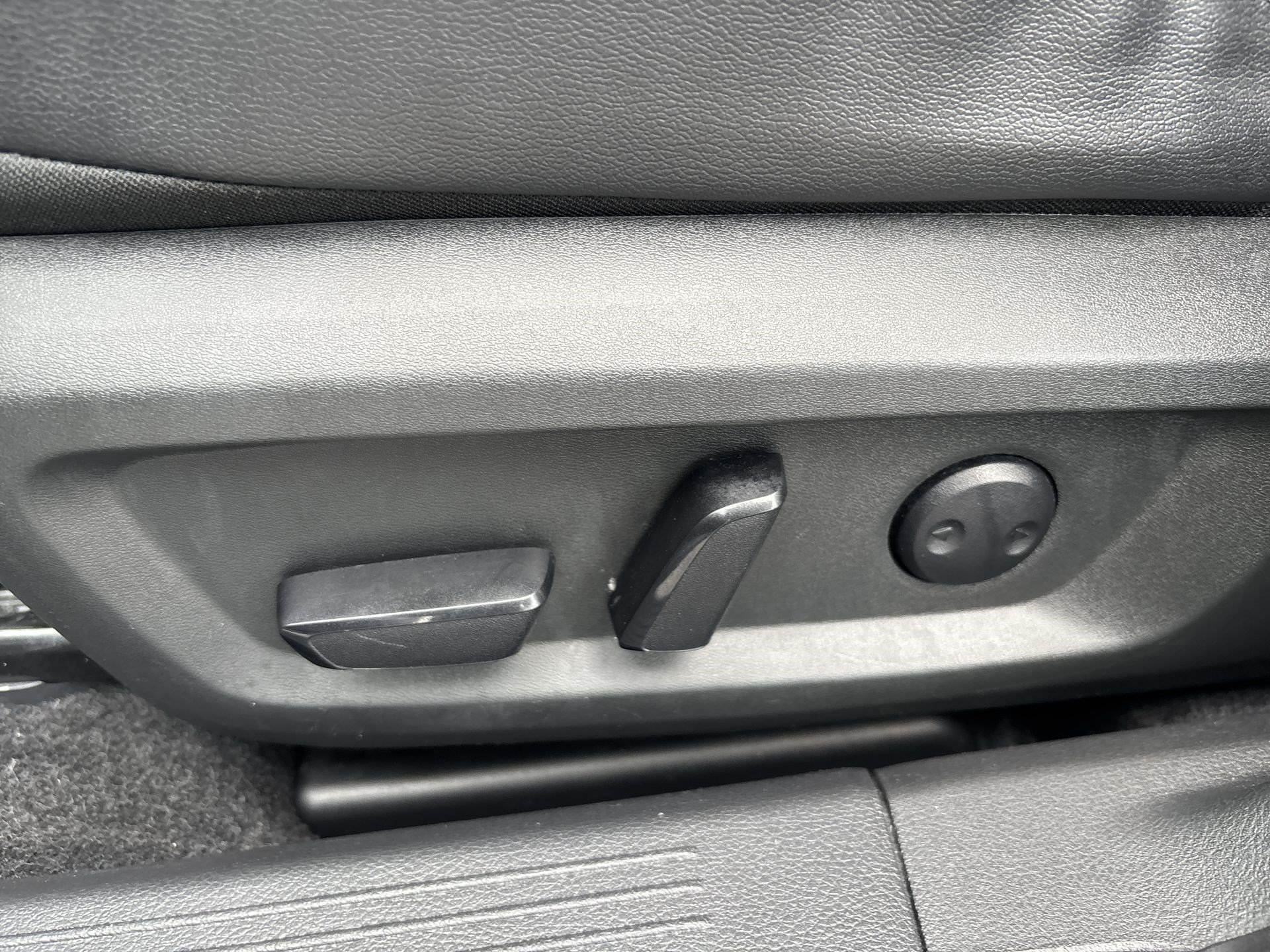 Used 2023 Nissan Rogue SL w/ SL Premium Package FWD image 14