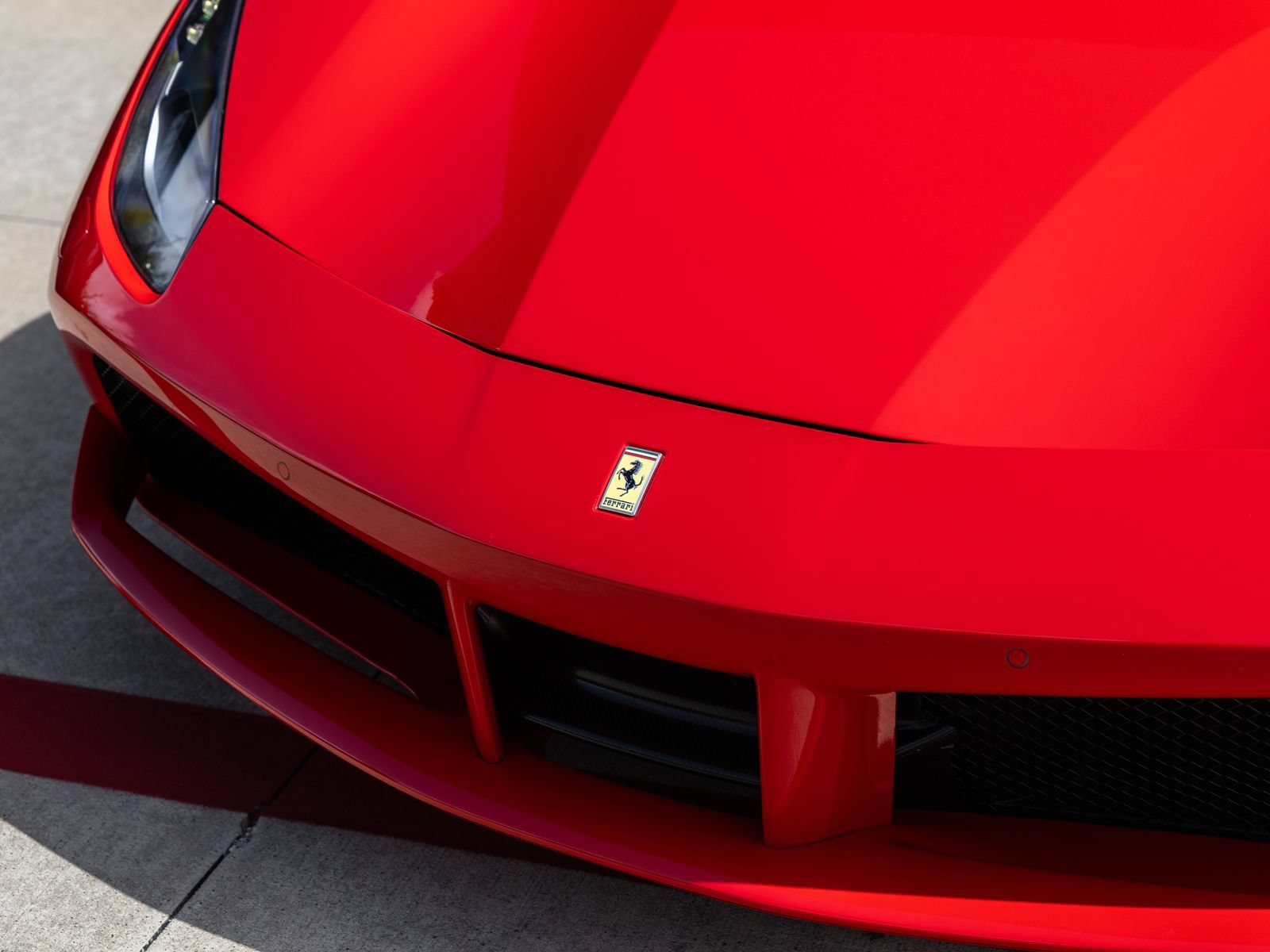 Used 2017 Ferrari 488 GTB RWD image 22