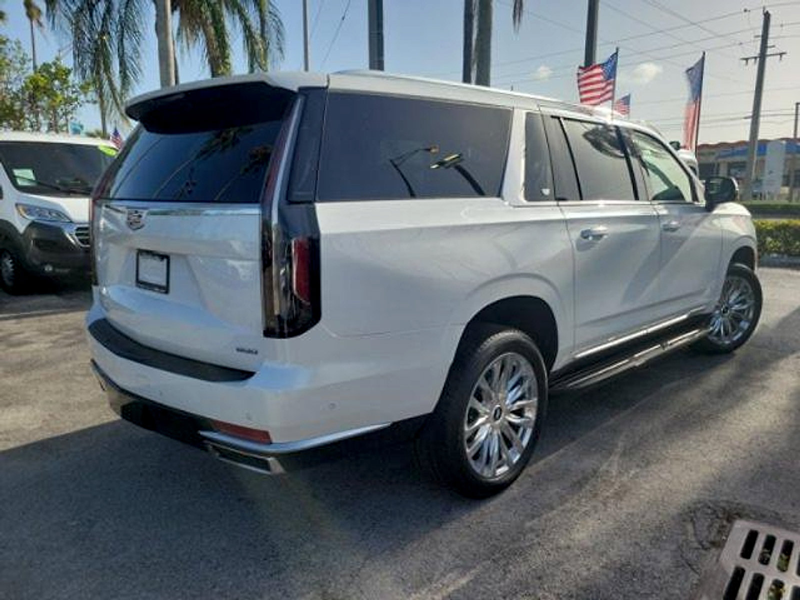 Used 2023 Cadillac Escalade ESV Premium Luxury w/ LPO, Floor Liner Package AWD/4WD image 7