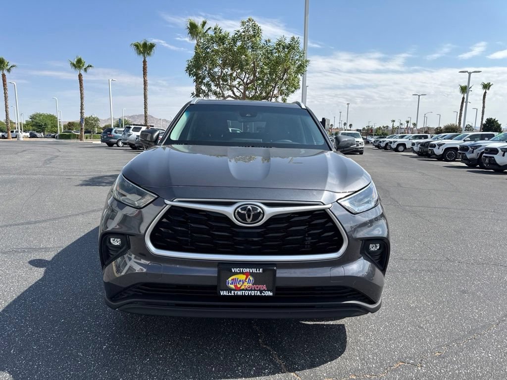 Used 2023 Toyota Highlander XLE AWD/4WD image 4