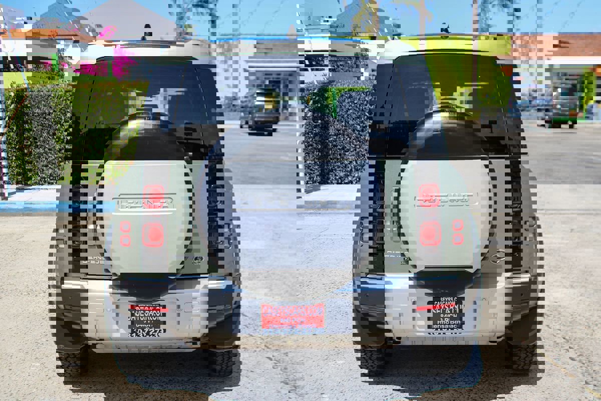 Used 2021 Land Rover Defender 110 SE image 4