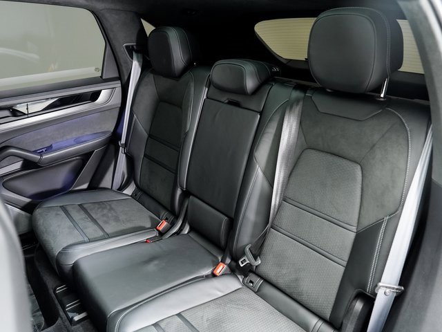 Certified 2025 Porsche Cayenne GTS image 28