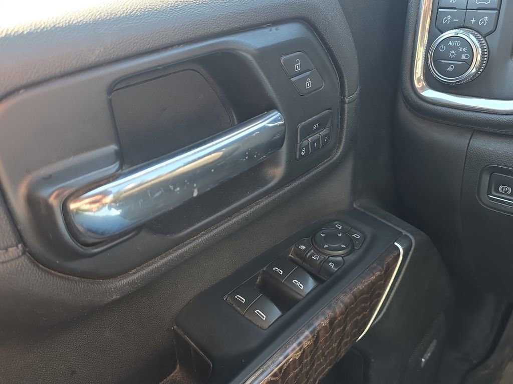 Used 2023 GMC Sierra 3500 Denali AWD/4WD image 11