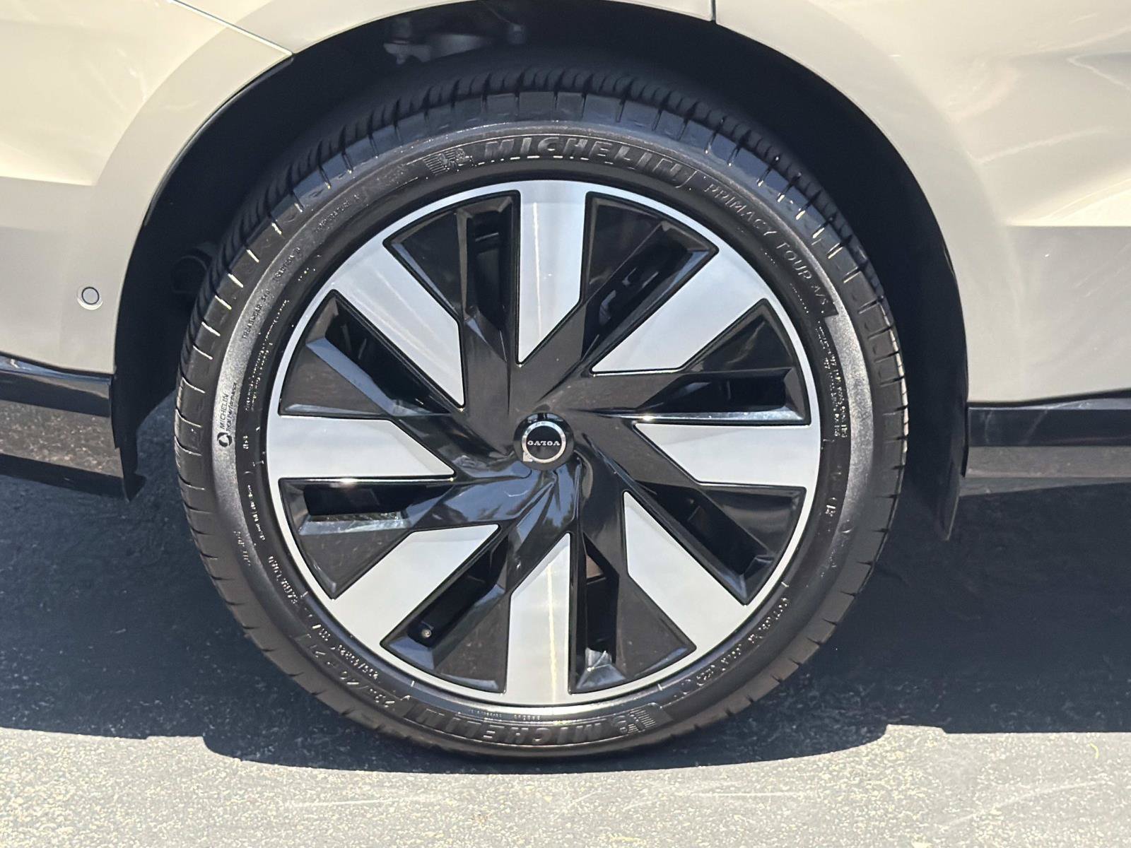 Certified 2025 Volvo EX90 Plus AWD/4WD image 28