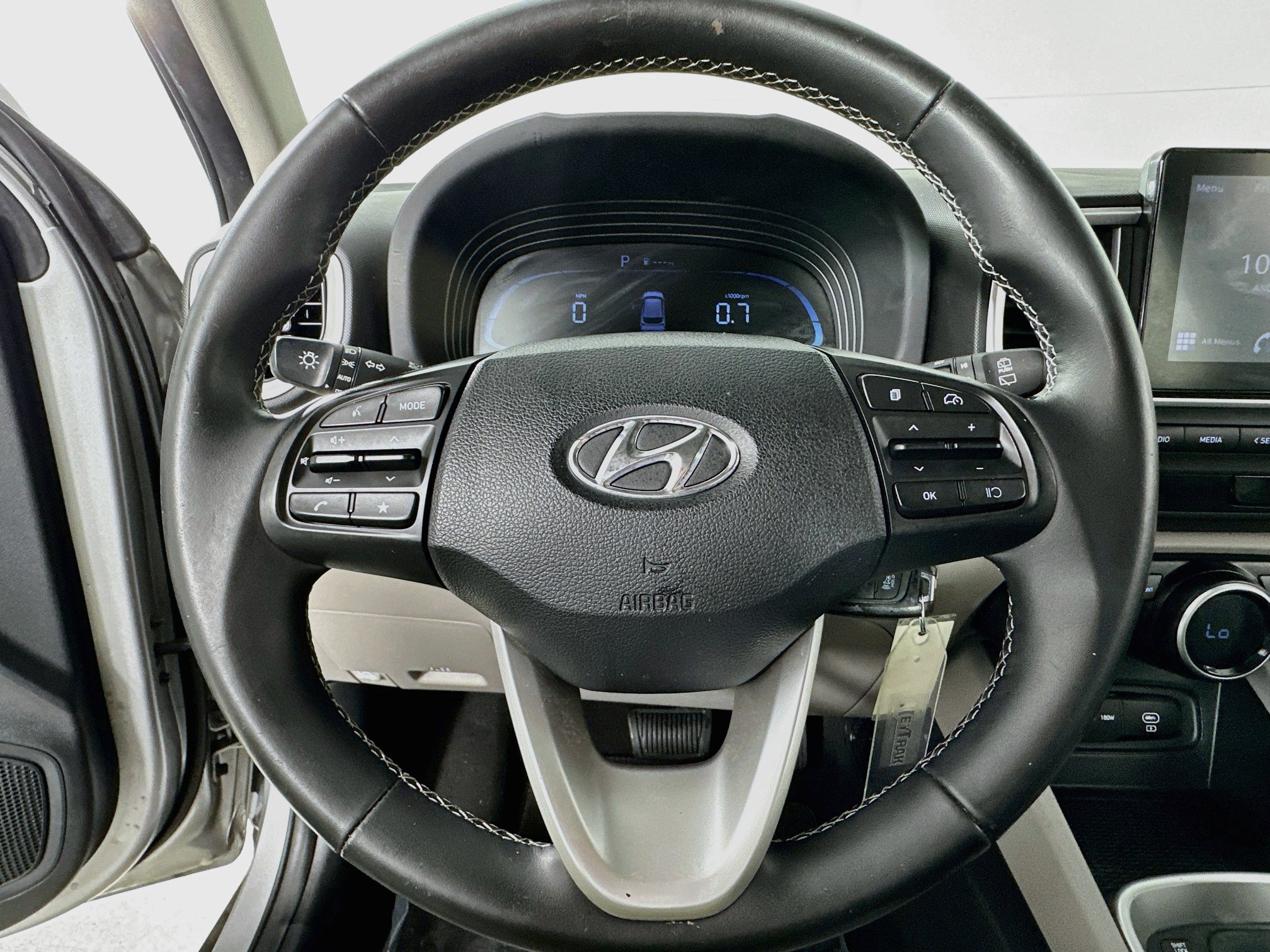 Used 2023 Hyundai Venue SEL FWD image 11