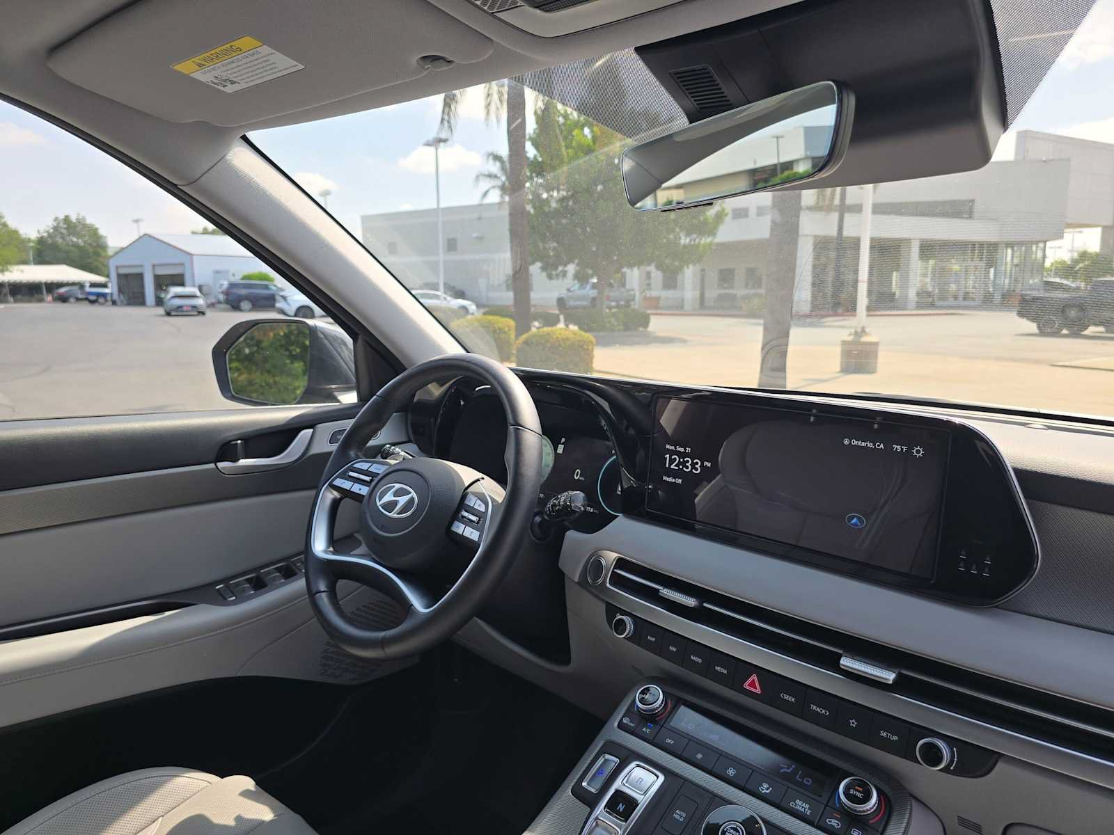 Used 2025 Hyundai Palisade SEL FWD image 11