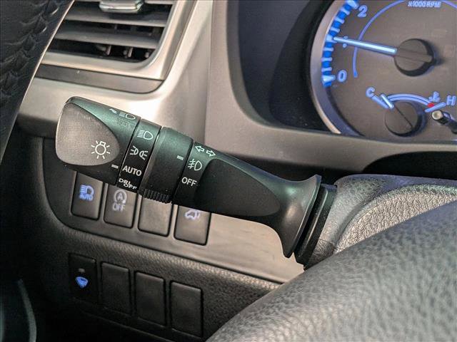 Used 2018 Toyota Highlander Plus AWD/4WD image 16