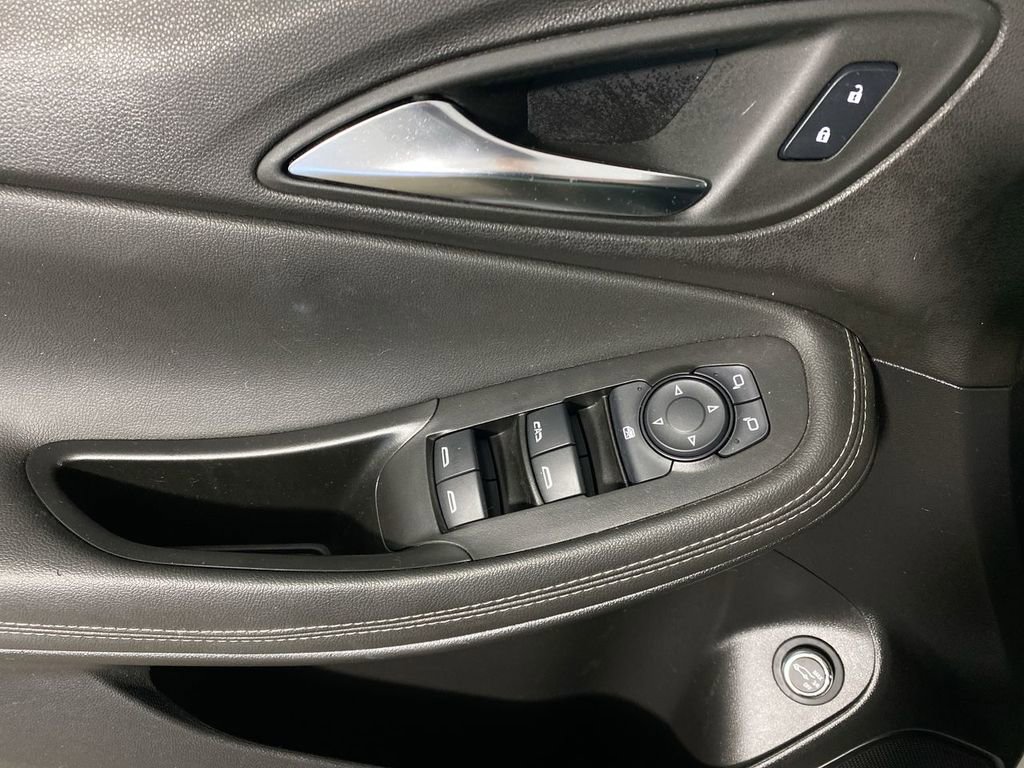Certified 2024 Buick Encore GX Preferred w/ Comfort Package FWD image 13