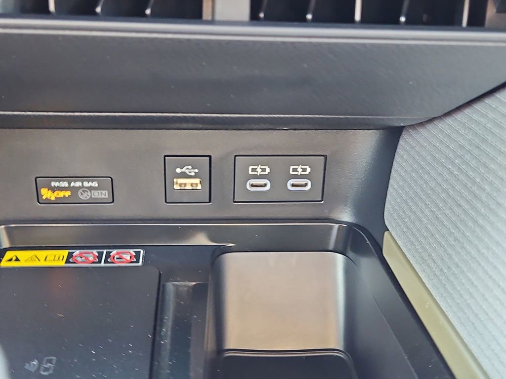 New 2026 Toyota Camry Hybrid AWD/4WD image 13