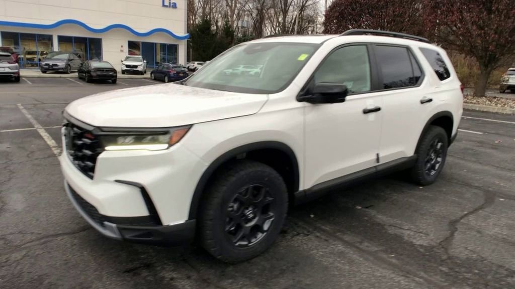 New 2025 Honda Pilot TrailSport image 4