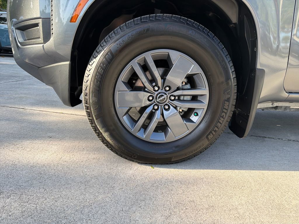 Used 2025 Nissan Frontier SV RWD image 9