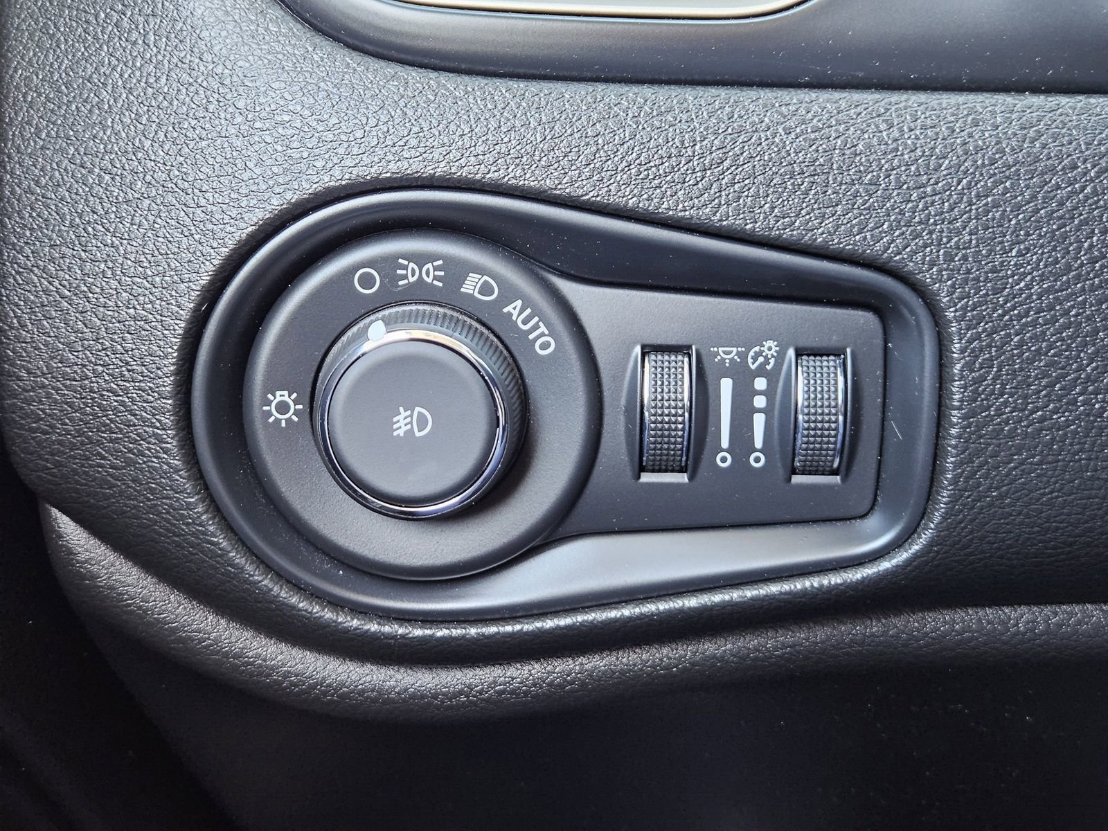 Used 2017 Jeep Renegade Latitude w/ Safety & Security Group (ALP) image 26