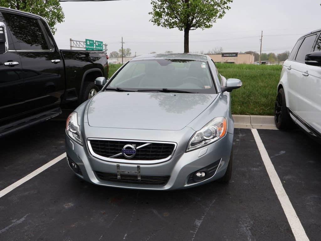 Used 2011 Volvo C70 T5 w/ Climate Pkg image 2