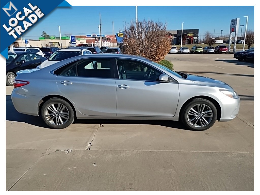 Used 2017 Toyota Camry SE image 6