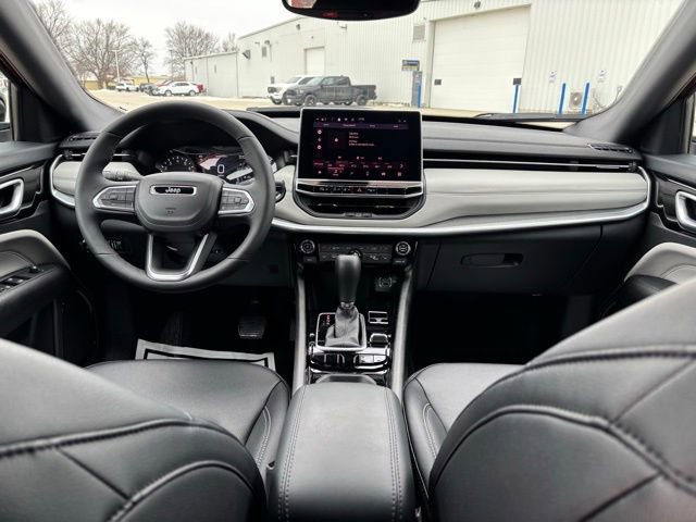 Used 2025 Jeep Compass Limited image 20