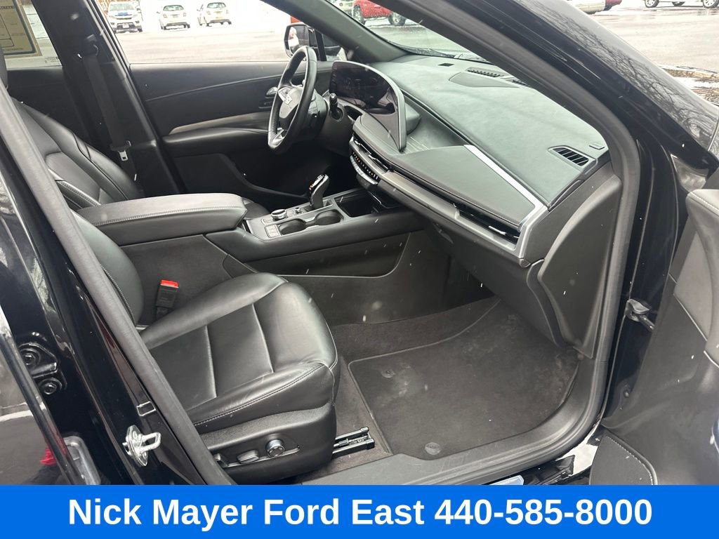Used 2025 Cadillac XT4 Premium Luxury image 12