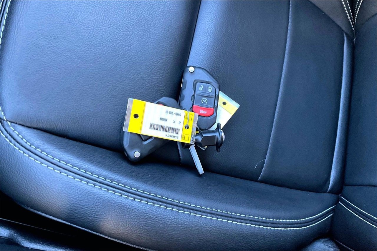 Certified 2023 Jeep Wrangler Sahara w/ Cold Weather Group image 31