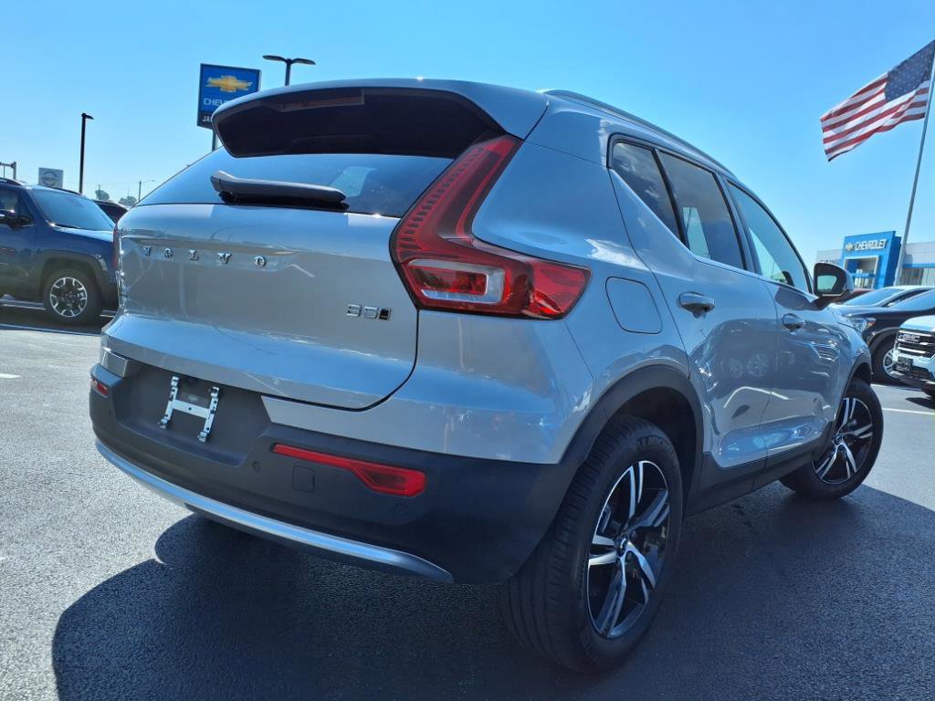Used 2025 Volvo XC40 B5 Core image 33