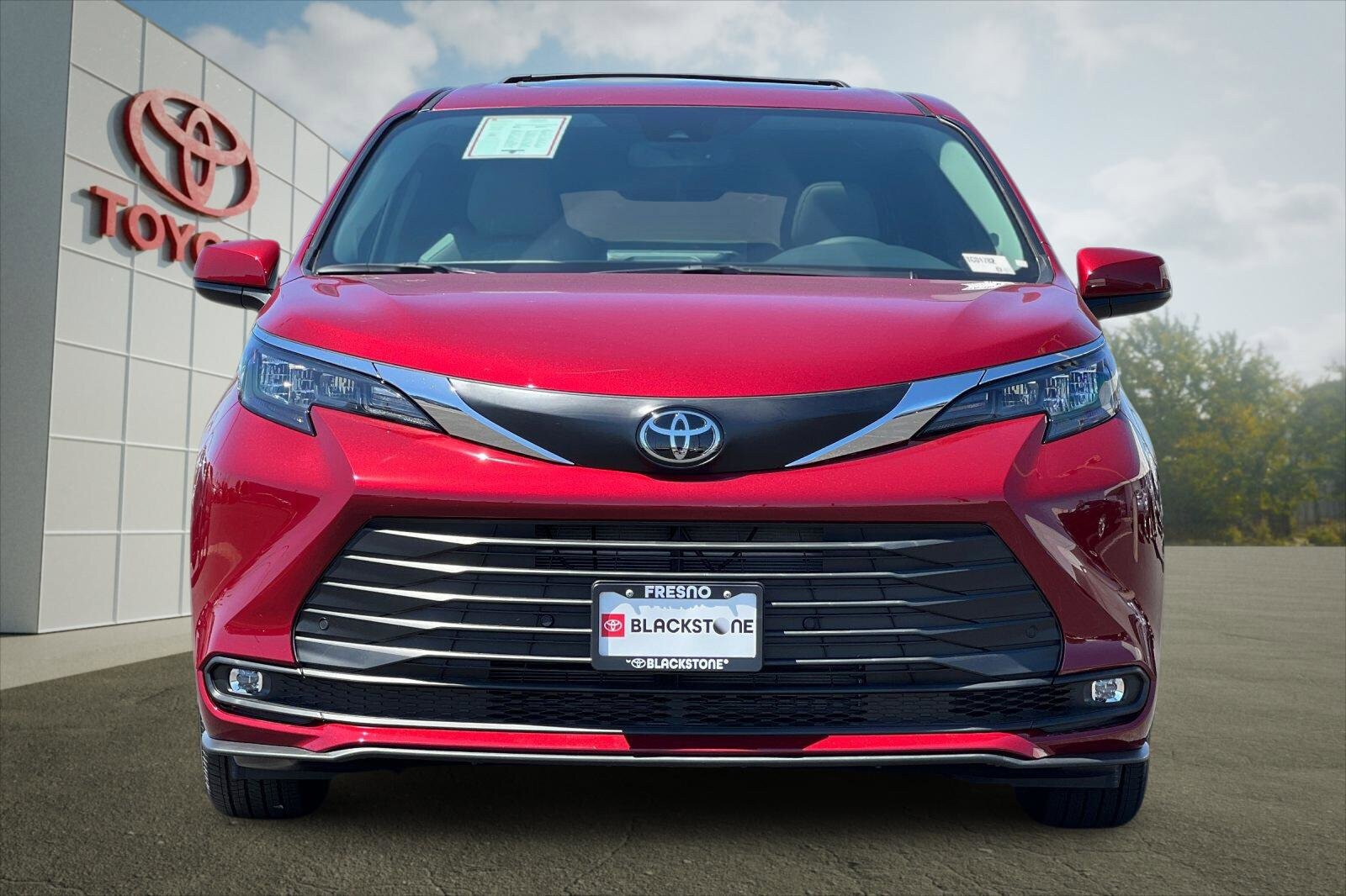 Certified 2026 Toyota Sienna XLE FWD image 8