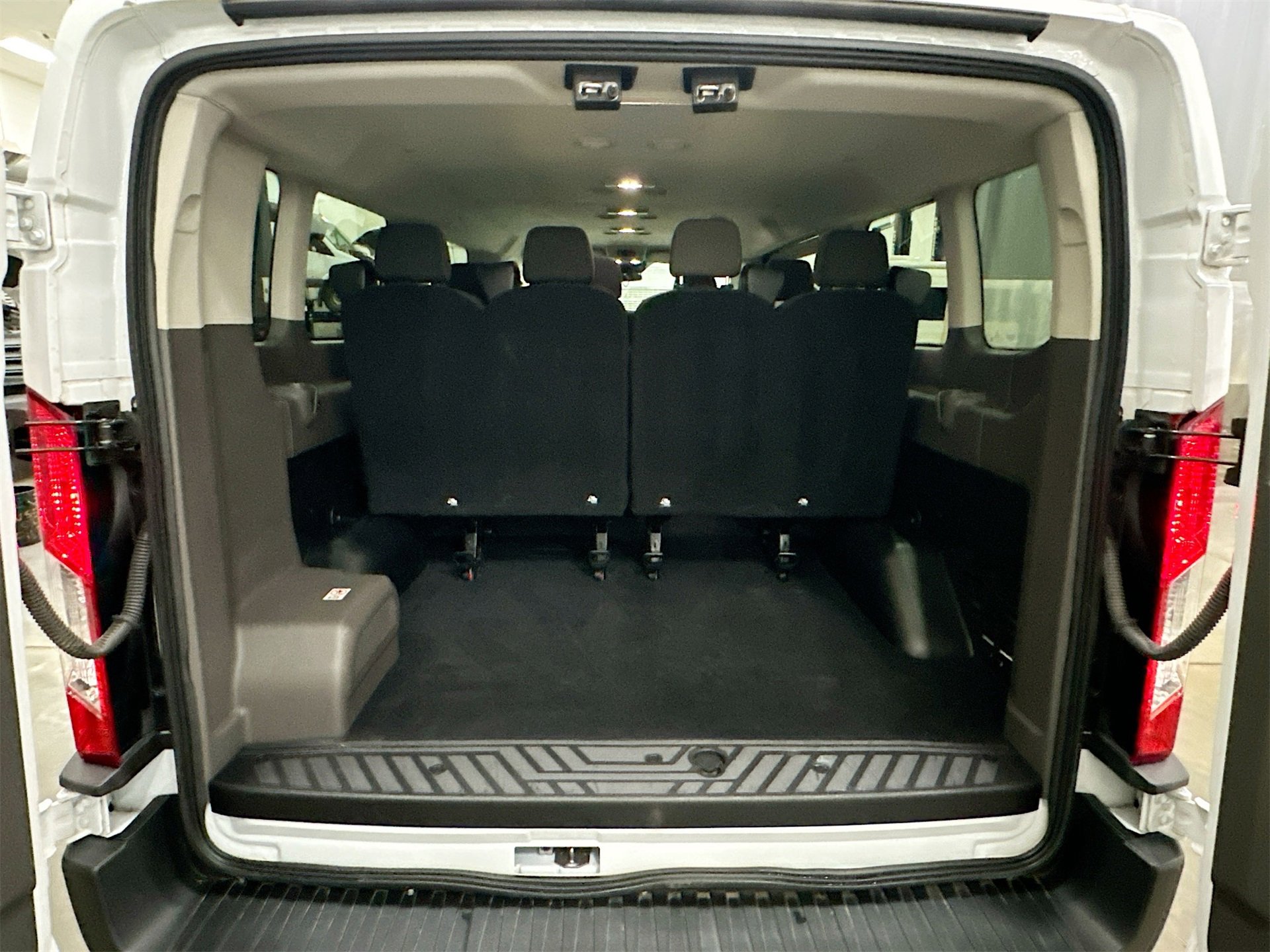 Used 2023 Ford Transit 350 XLT image 21