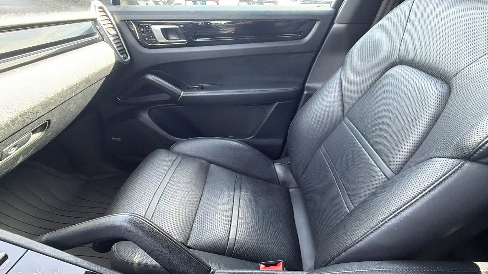 Used 2019 Porsche Cayenne AWD/4WD image 12