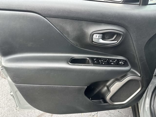 Used 2022 Jeep Renegade Latitude w/ Convenience Group AWD/4WD image 8