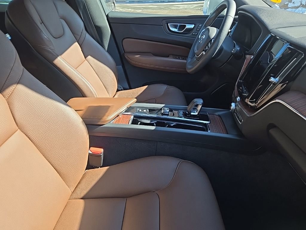 Certified 2023 Volvo XC60 B5 Plus w/ Climate Package image 11