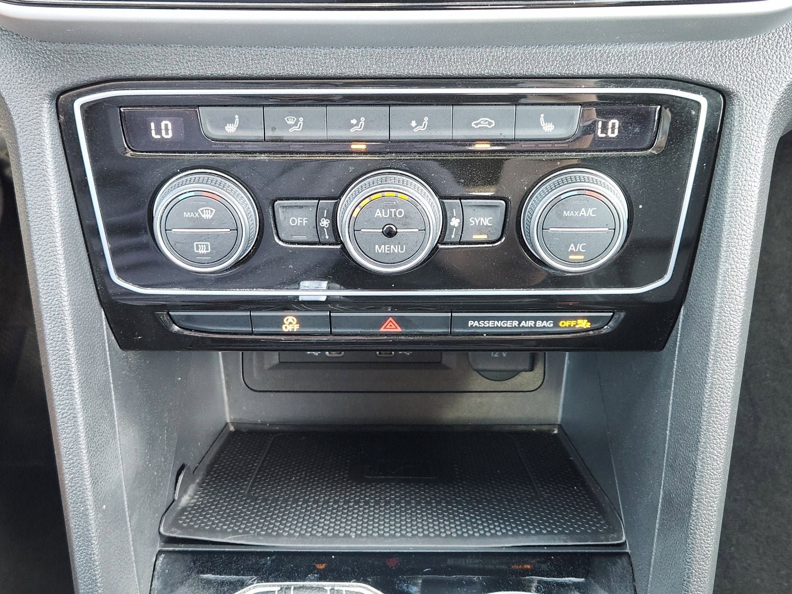 Used 2022 Volkswagen Atlas Cross Sport SE FWD image 27