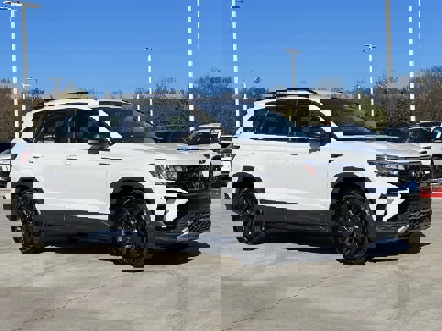 Used 2022 Volkswagen Taos S image 5