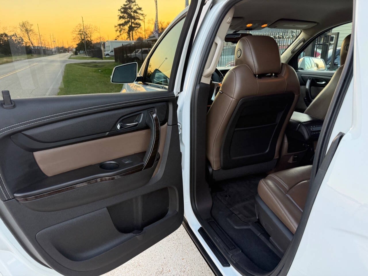 Used 2016 GMC Acadia SLT FWD image 17