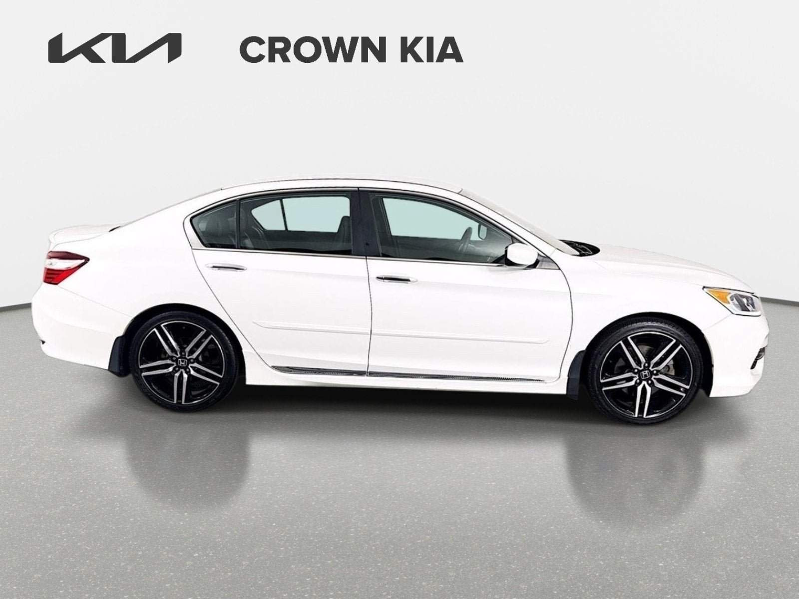 Used 2017 Honda Accord Sport image 5