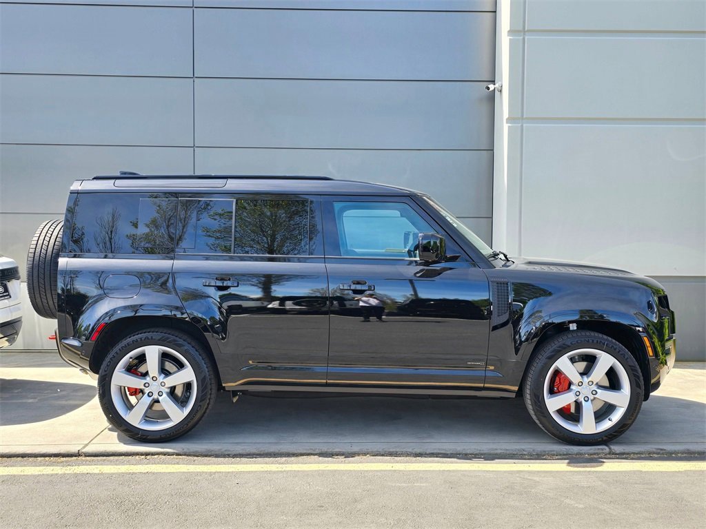 New 2025 Land Rover Defender 110 X image 7